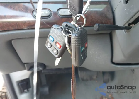 2005 Mercury Grand Marquis Gs z USA, uszkodzony, nr VIN 2MEFM74W05X617718